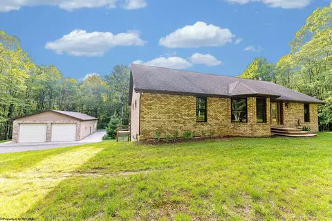 395 Hazelwood Dr, Bruceton Mills, WV 26525