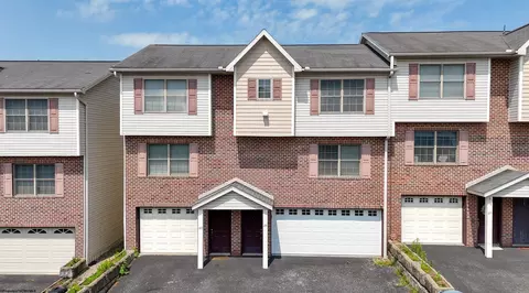 25 Ocean View Dr, Morgantown, WV 26505