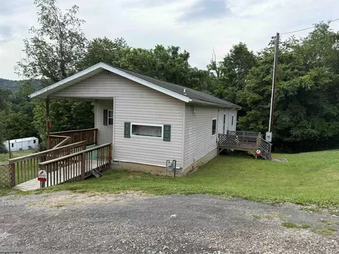 396 Riverview Ave, Monongah, WV 26554