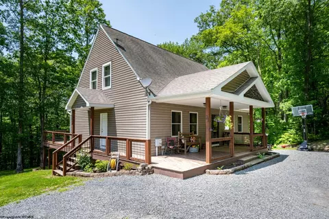21 Black Bear Ct, Albright, WV 26519