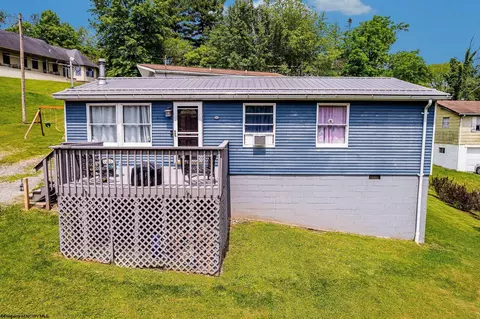 62 W Fifth St, Westover, WV 26501