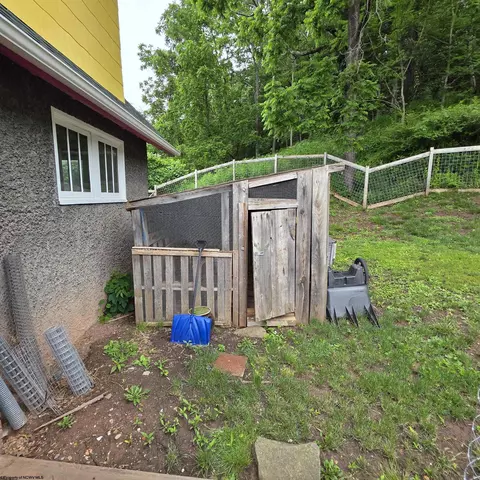 147 E 6th St, Weston, WV 26452 photo 28
