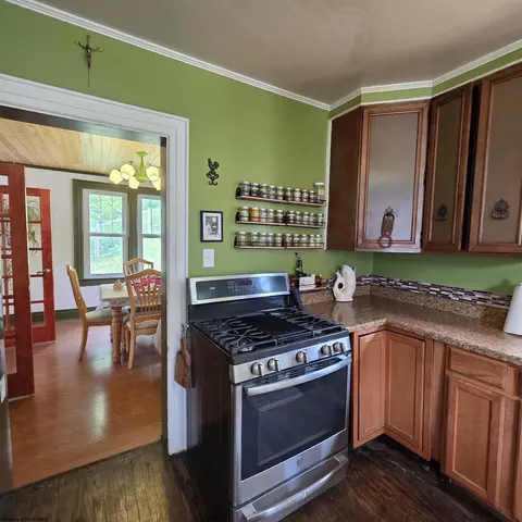 147 E 6th St, Weston, WV 26452 photo 8