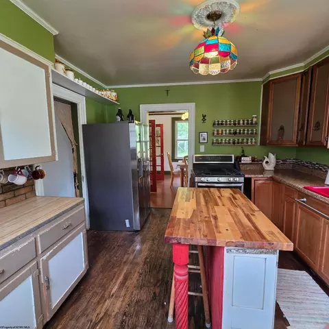 147 E 6th St, Weston, WV 26452 photo 5