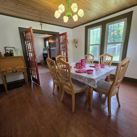 147 E 6th St, Weston, WV 26452 photo 3