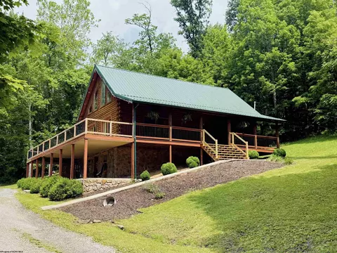 267 Kendall Dr, Grafton, WV 26354