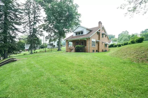 1 Shenasky Ln, Monongah, WV 26554