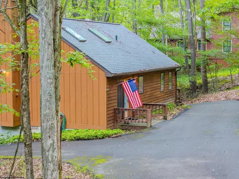 135 Pond Lily Ln, Terra Alta, WV 26764