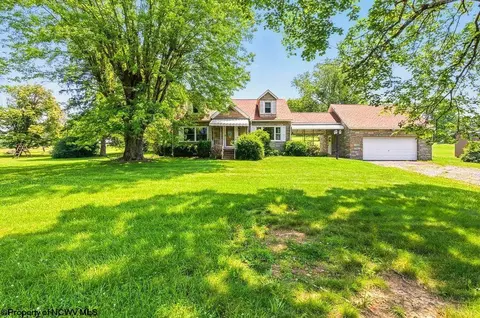 6490 Benedum Dr, Shinnston, WV 26431