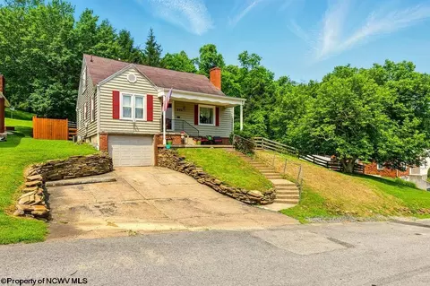 692 Stealey Ave, Clarksburg, WV 26301