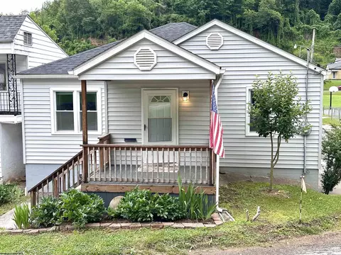 683 Locust Ave, Weston, WV 26452