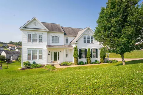 453 Blackberry Ridge Dr, Morgantown, WV 26508