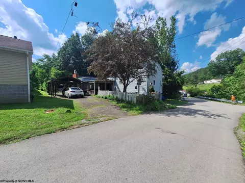 1070 Pinch Gut Holw, Fairmont, WV 26554