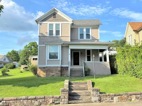 715 W Main St, Grafton, WV 26354