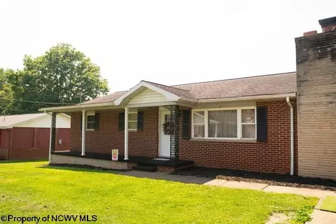 85 Hinzman St, Weston, WV 26452