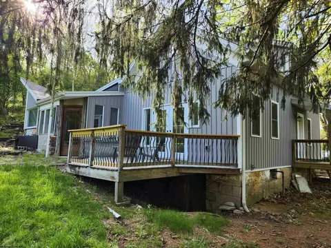240 Easton Hill Rd, Morgantown, WV 26505