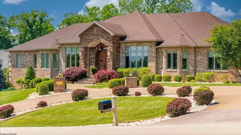 2006 Magnolia Dr, Morgantown, WV 26508