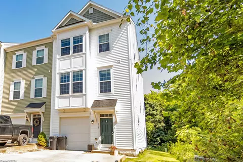 213 Treeline Ln, Morgantown, WV 26508