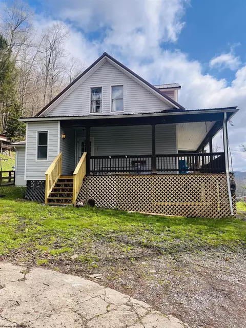 315 Maple Ave, Rowlesburg, WV 26425