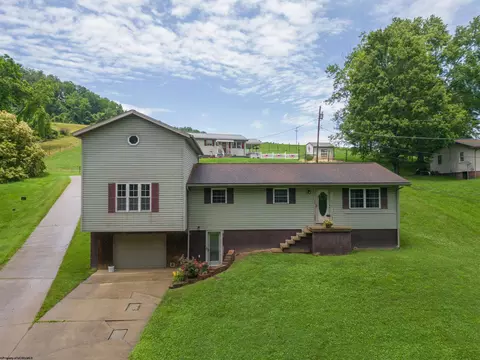 186 Green Acres Rd #1, Clarksburg, WV 26301