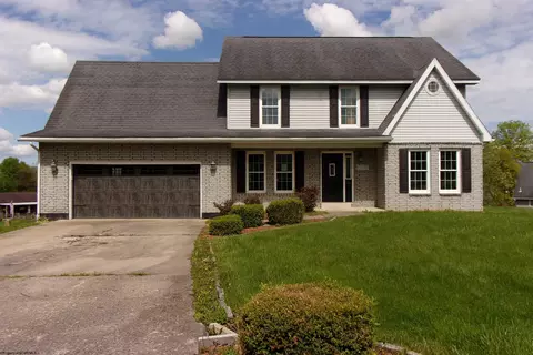 208 Parkview Cir, Kingwood, WV 26537