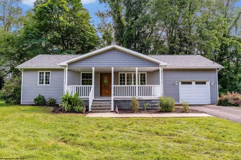 1005 Primrose Ln, Morgantown, WV 26505