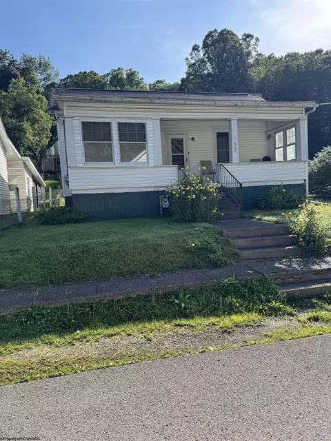 506 Broad St, Weston, WV 26452