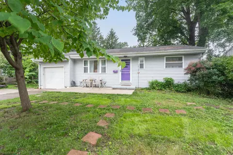 401 Lawnview Dr, Morgantown, WV 26505