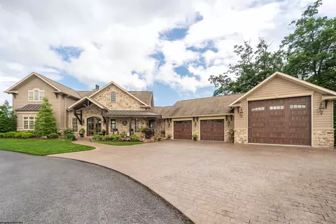 1009 Summit Dr, Morgantown, WV 26508