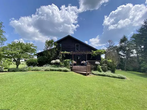2488 Mt Etna Ridge Rd, Poca, WV 25159
