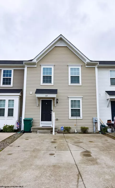 107 Kingsbury Ct, White Hall, WV 26554
