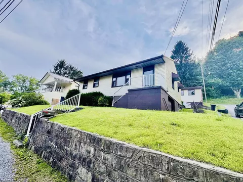 1414 Hood St, Fairmont, WV 26554