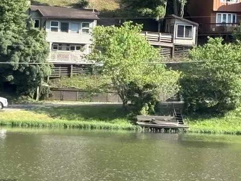 1998 Lake Floyd Cir, Bristol, WV 26426