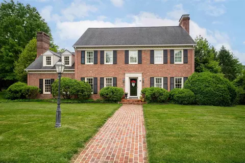 32 Bates Rd, Morgantown, WV 26505