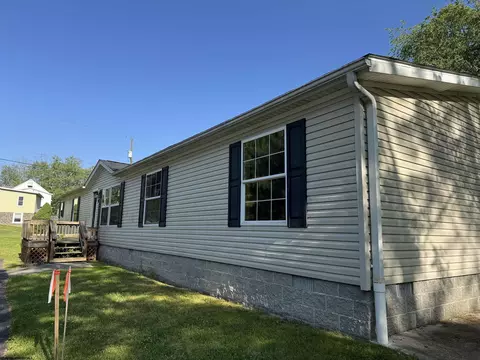 143 Circle Dr, Mount Clare, WV 26408