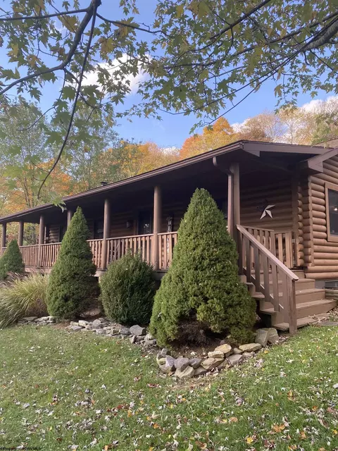 203 Bluebird Dr, Terra Alta, WV 26764