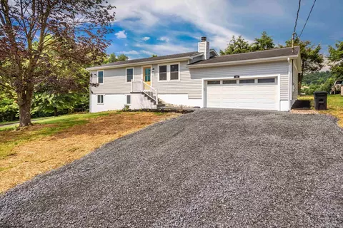 12 Goodwin Hill Rd, Morgantown, WV 26508