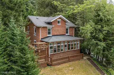 460 Spruce St, Thomas, WV 26292