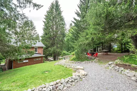 460 Spruce St, Thomas, WV 26292 photo 3