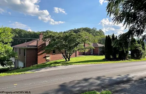 18 Lakeside Dr, Beverly, WV 26253