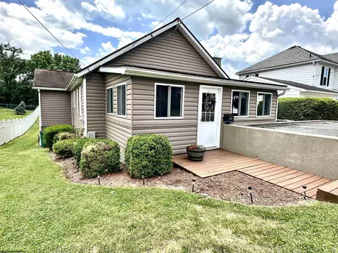 8067 Maple Ave, Stonewood, WV 26301