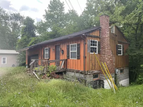 226 E Main St, Salem, WV 26426