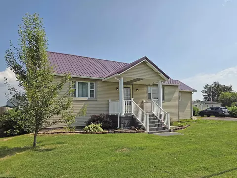 208 W Main St, Bruceton Mills, WV 26525