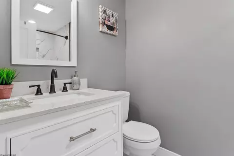 Bath - 2196 3rd Ave, Morgantown, WV 26508 photo 3 of 4