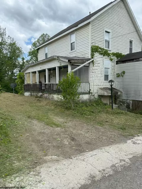 57 Chatham Hl, Farmington, WV 26571