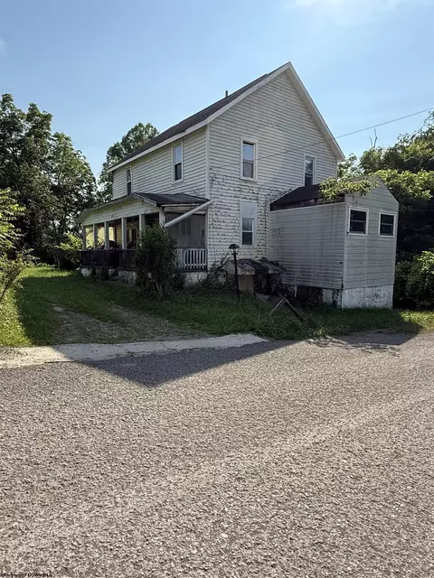 57 Chatham Hl, Farmington, WV 26571