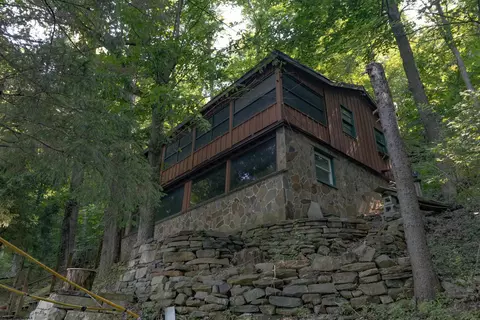 1035 Oral Lake Rd, Bridgeport, WV 26330