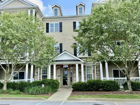 2726 Suncrest Vlg, Morgantown, WV 26505