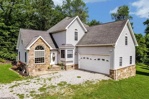 393 Auburn Hills Dr, Bruceton Mills, WV 26525