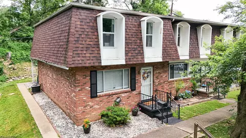 109 Pinewood Rd, Clarksburg, WV 26301